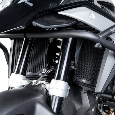 Protezione radiatore LOBOO CHW131 montata sul radiatore sinistro di una BMW R 1300 GS