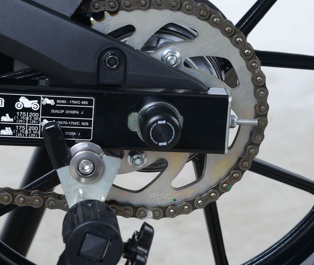 protezioni forcellone, SUZUKI GSX-R 125 / GSX-S 125 SP0079BK R&G