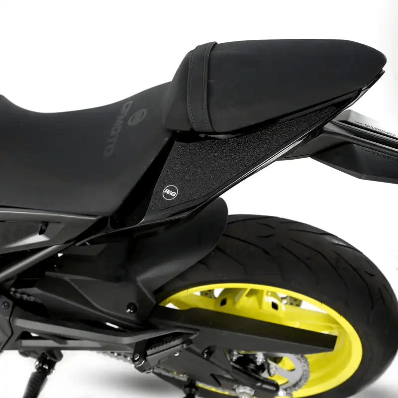 R G Kit Protezioni Graffi Tunnel 2 Pezzi Posteriore Cfmoto 650 Nk 22 Rg SG0011BL Rg SG0011BL - ENDURRAD