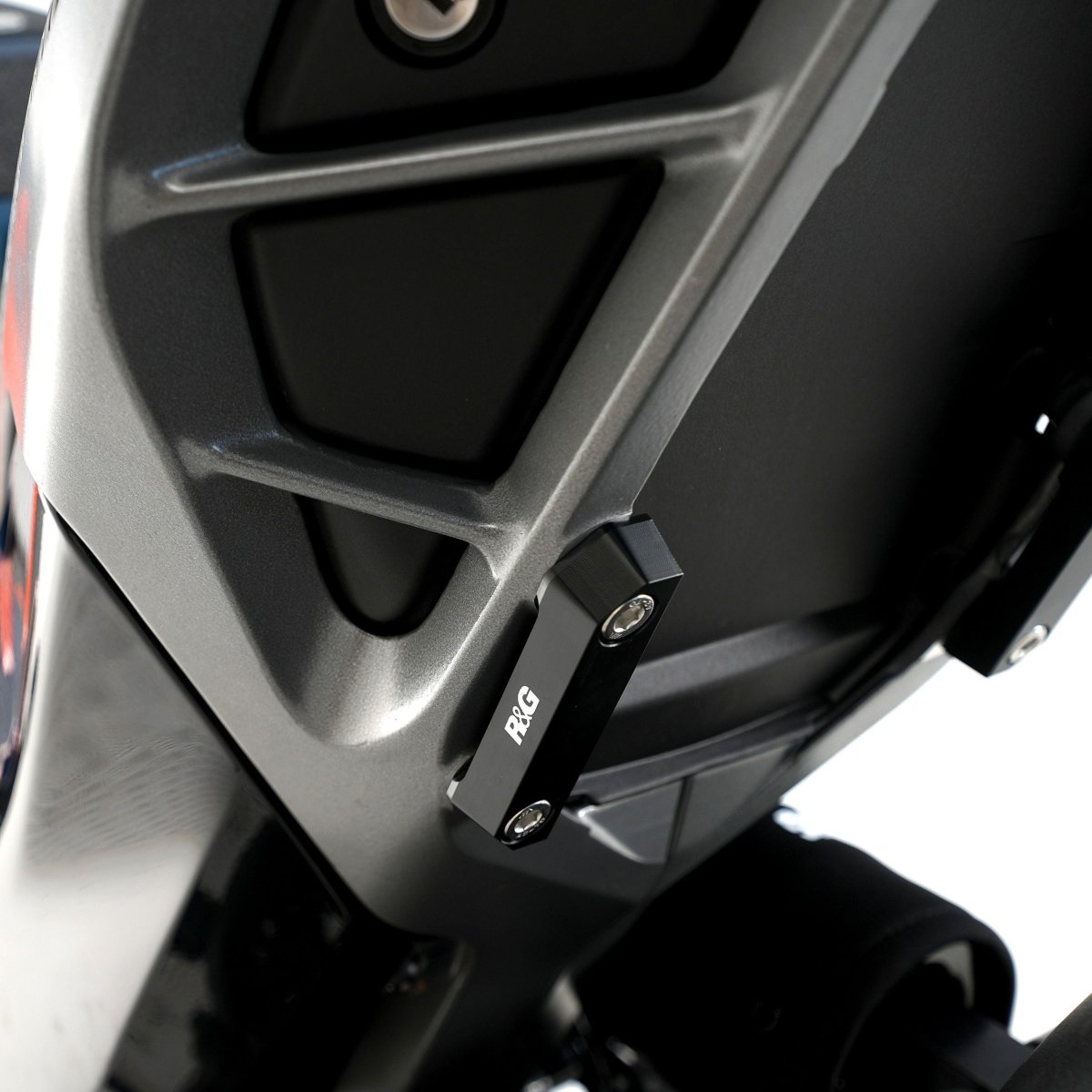 R G Racing Placchette Copri Fori Poggiapiedi Posteriori Per Ktm Rg BLP0143BK Rg BLP0143BK - ENDURRAD
