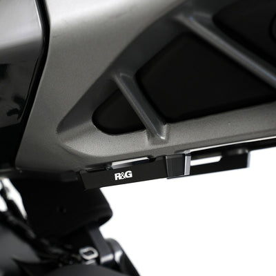 R G Racing Placchette Copri Fori Poggiapiedi Posteriori Sing Sx Triumph Speed 400 24 Scrambler 400 X 24 92830 - ENDURRAD
