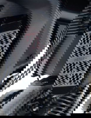 Retina Protezione Radiatore Olio Ducati Scrambler Flat Track Pro Sixty 2 Desert Sled Monster 797 Colore Alluminio Sat 18468 Rg OCG0022SI - Endurrad