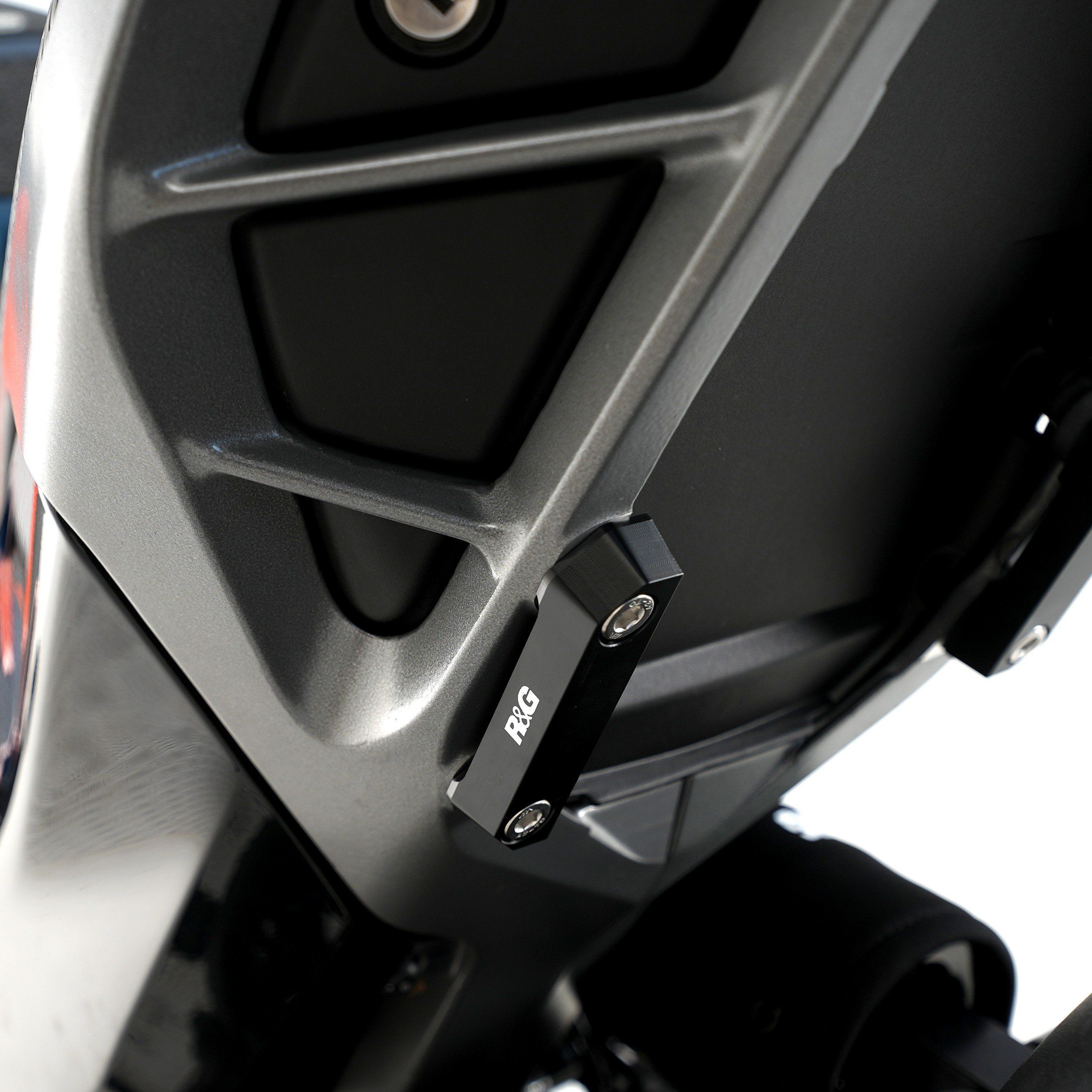 R G Racing Placchette Copri Fori Poggiapiedi Posteriori Per Ktm 990 Duke 24 92539 - Endurrad