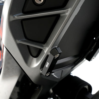 R G Racing Placchette Copri Fori Poggiapiedi Posteriori Sing Sx Triumph Speed 400 24 Scrambler 400 X 24 92830 - Endurrad