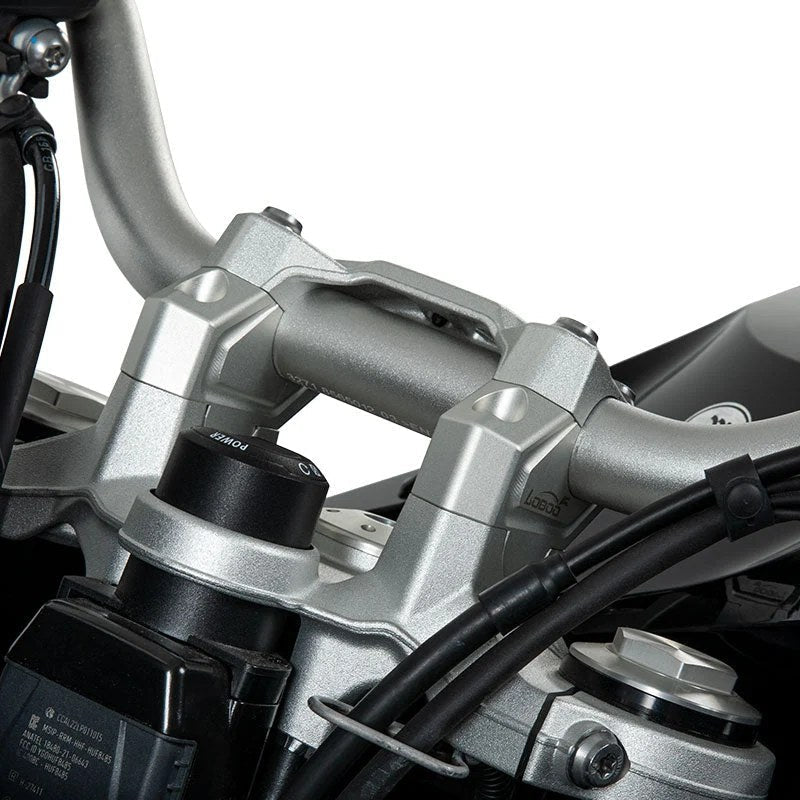 Dettaglio della lavorazione CNC sul corpo del riser LOBOO CJG033