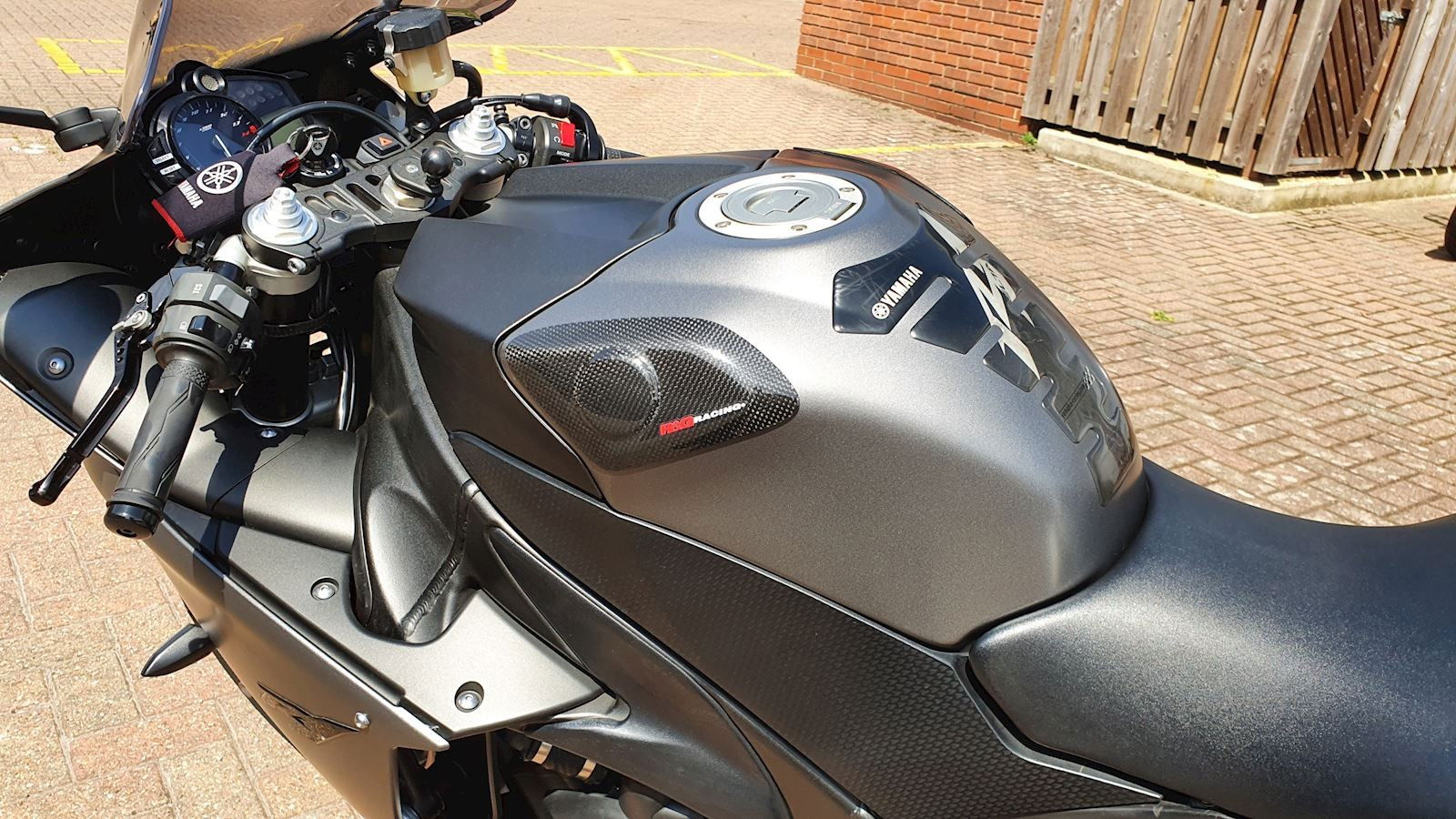 Sliders Serbatoio In Carbonio Yamaha Yzf R1 09 14 Finitura Lucida 71550 - Endurrad