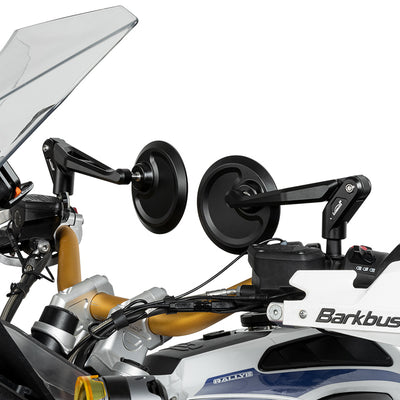 Specchietto LOBOO RM01 montato sul lato sinistro di una BMW GS con paramani