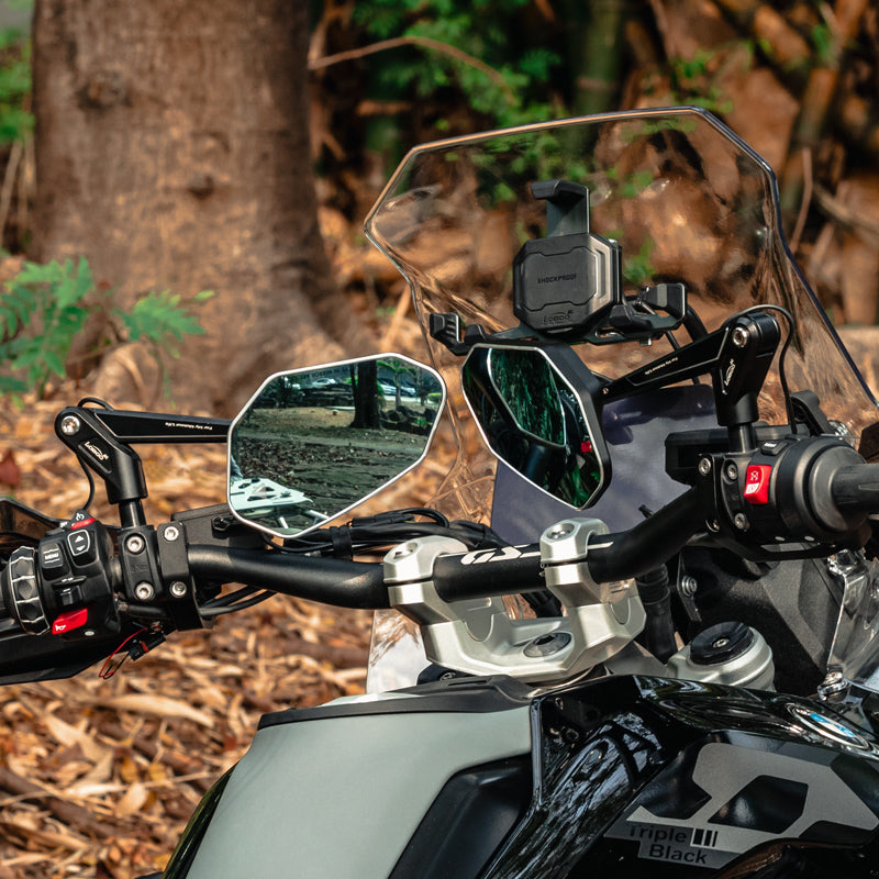 Specchietti LOBOO RM02-1300 in uso su strada, vista dalla sella