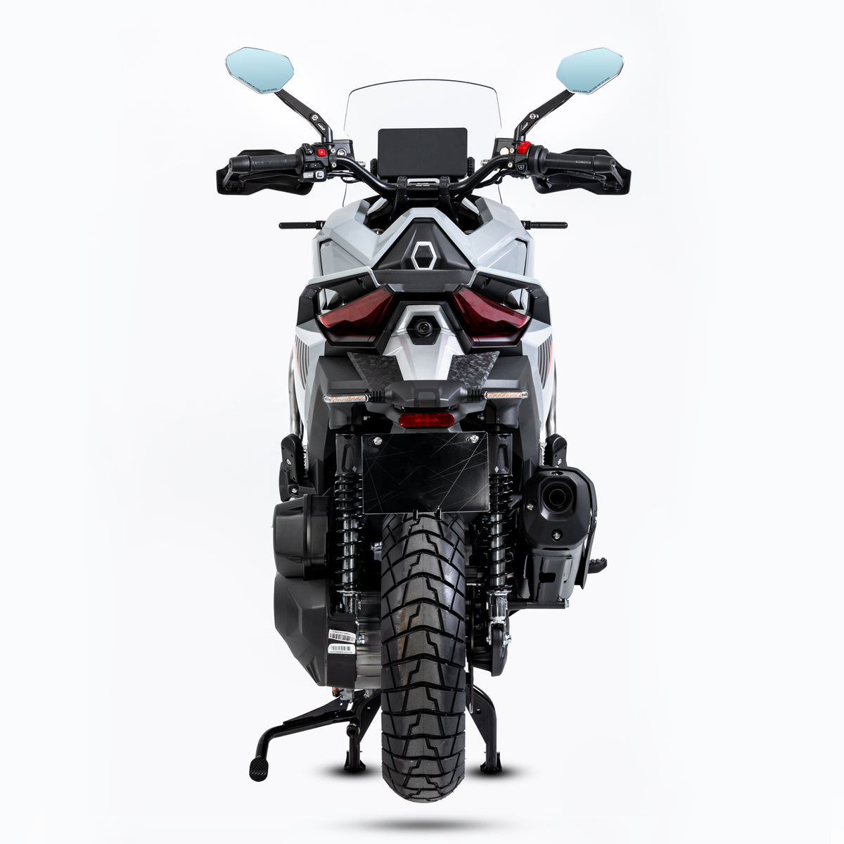 Moto vista di fronte con la coppia di specchietti LOBOO RM03-Lite installata