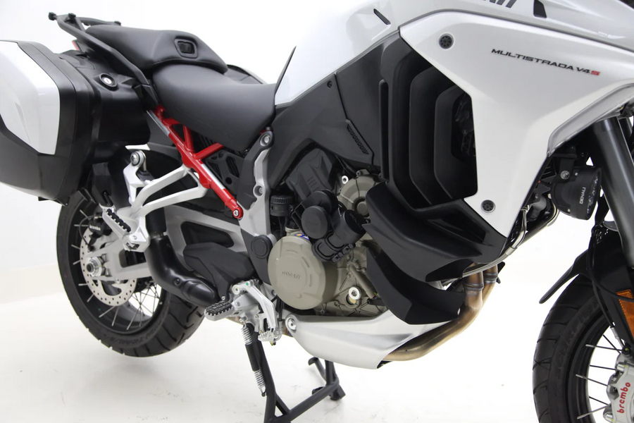 Staffa per clacson SoundBomb DENALI montata sulla Ducati Multistrada V4