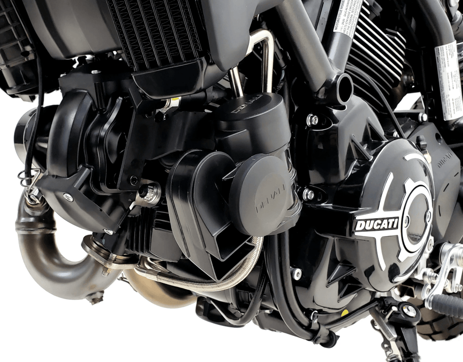 Supporto per clacson SoundBomb DENALI HMT2210100 montato sulla Ducati Scrambler