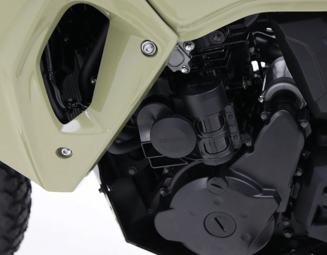 Supporto per clacson SoundBomb DENALI HMT0810300 montato sulla Kawasaki KLR 650