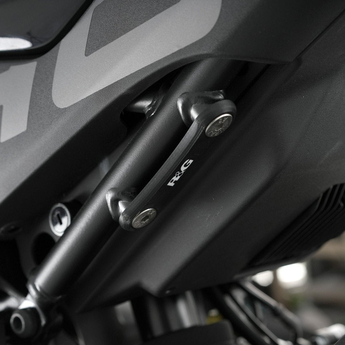 Staffa supporto scarico + piastra fori | RG - EH0121BKA - r30927 - ENDURRAD