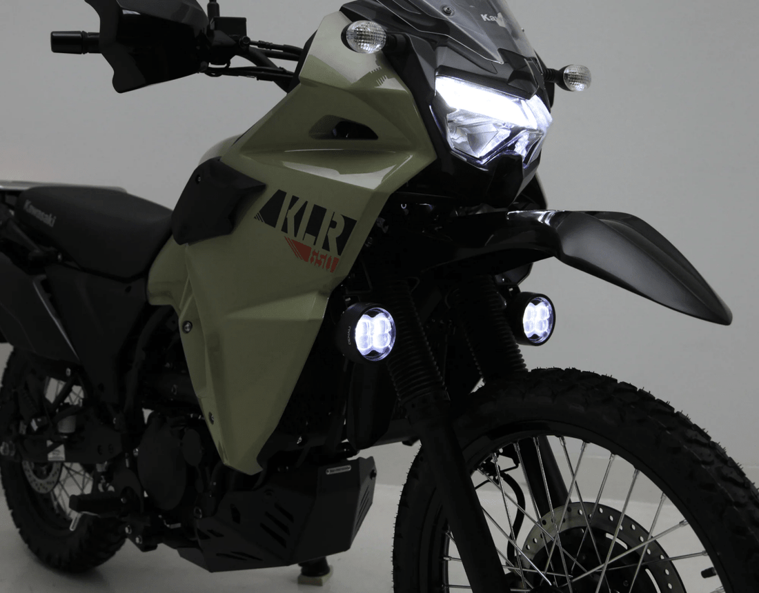 Supporti faretti DENALI per Kawasaki KLR 650, dettaglio del fissaggio