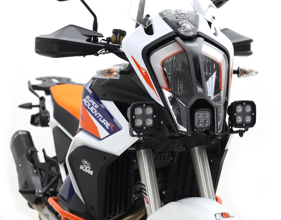 Supporti faretti anteriori DENALI montati sulla KTM 1290 Super Adventure R/S – vista 2