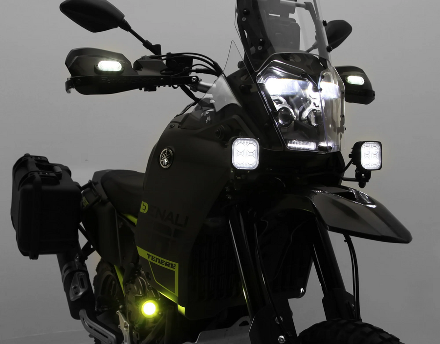 Supporti faretti anteriori DENALI montati sulla Yamaha Ténéré 700