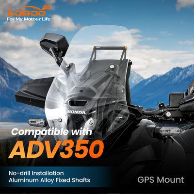 Supporto navigatore montato sulla Honda ADV350, con paesaggio di montagna sullo sfondo