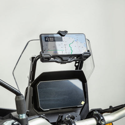 LOBOO PH02S su barra GPS con smartphone in verticale e navigatore attivo durante la marcia