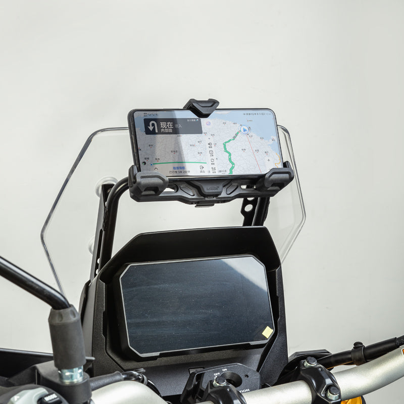 LOBOO PH02S su barra GPS con smartphone in verticale e navigatore attivo durante la marcia