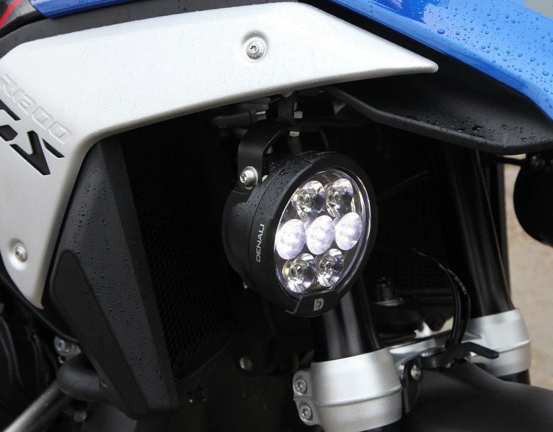 Supporto superiore faretti DENALI montato sulla BMW R 1300 GS – vista 3