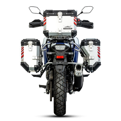 Suzuki V-Strom 800DE vista da dietro con valigie LOBOO PIKE TRACKER argento sui telai JP421B
