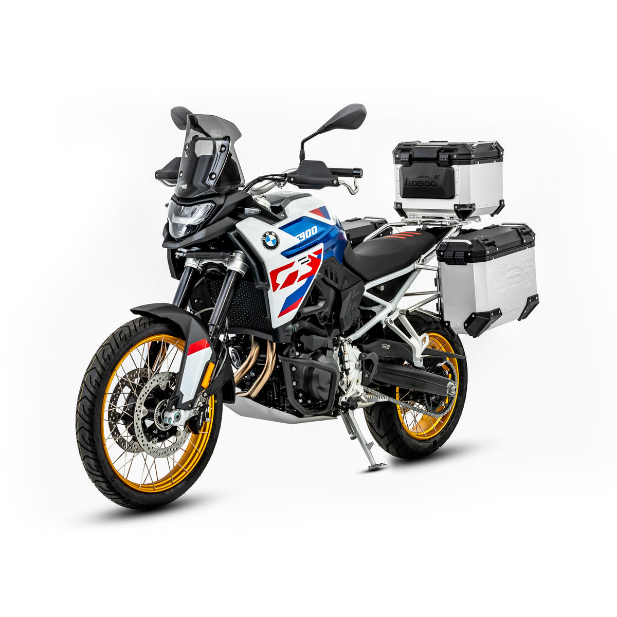 BMW F 900 GS vista tre quarti anteriore con valigie laterali PIKE TRACKER argento sui telai LOBOO