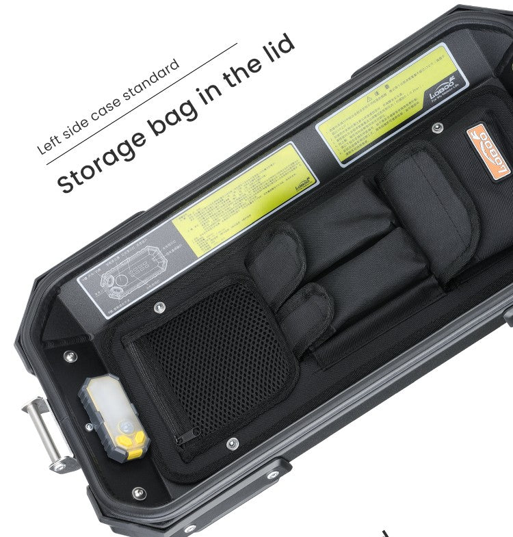 Pocket in the left lid