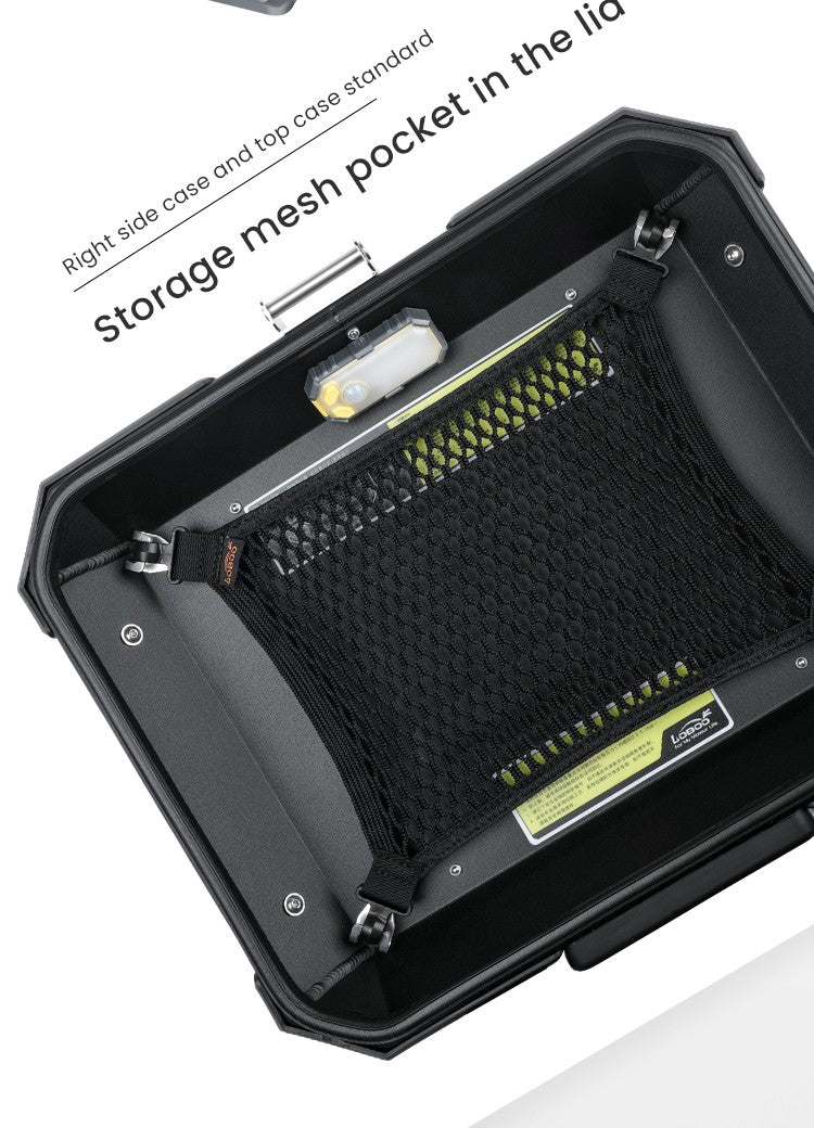 Mesh pocket in the right lid