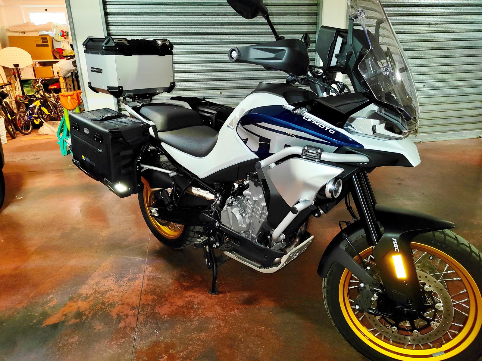 Valigie semirigide LOBOO Wanderer montate su CFMOTO 800MT Explore, foto del cliente Fabio De Florio